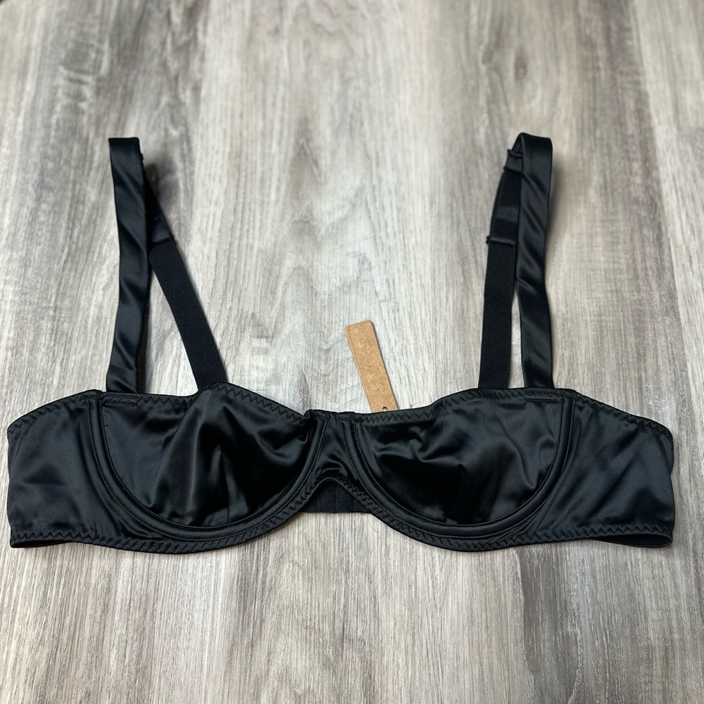 Skims Shine Satin Underwire Bra - Picture 3 of 9